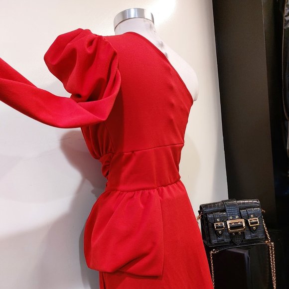 π₯WOW FACTOR!π₯ One Shoulder Asymmetric Top in Red - Picture 9 of 15